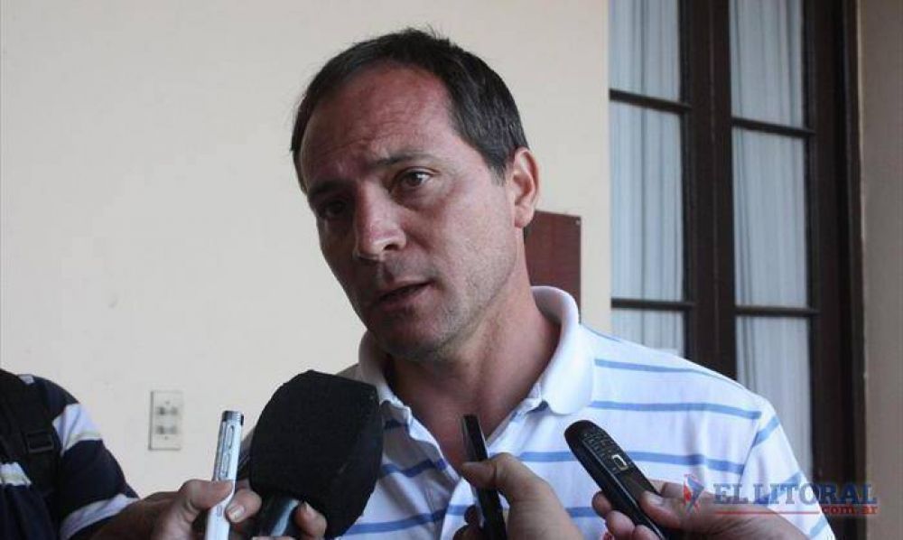 Camau reapareci�, habl� de pol�tica y se volvi� a diferenciar del modelo ricardista