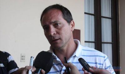 Camau reapareci�, habl� de pol�tica y se volvi� a diferenciar del modelo ricardista