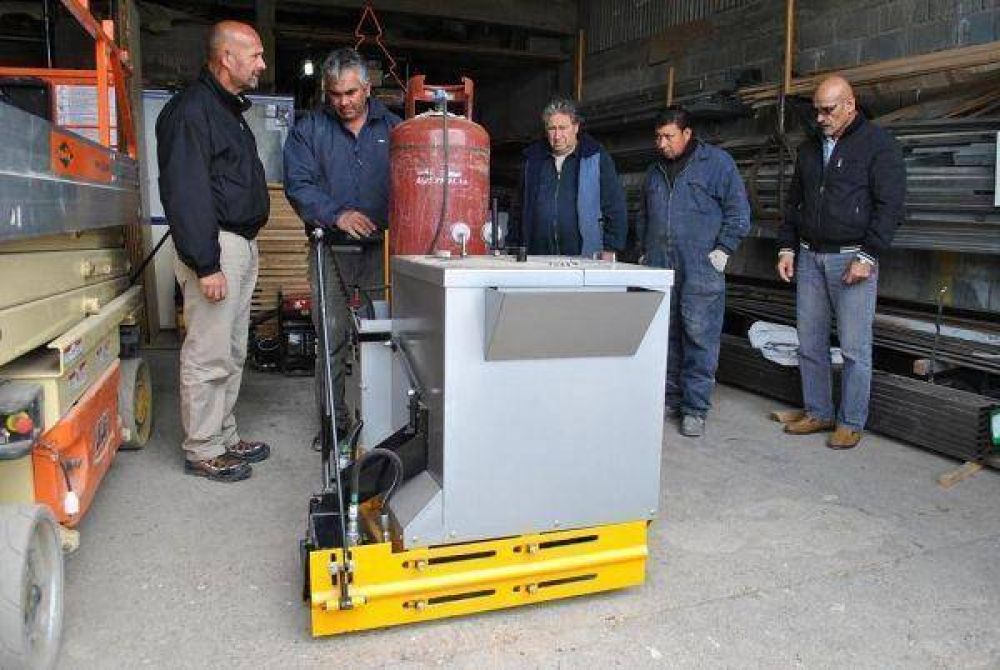 El Municipio adquiri� la primera m�quina termopl�stica para pintado de sendas peatonales 