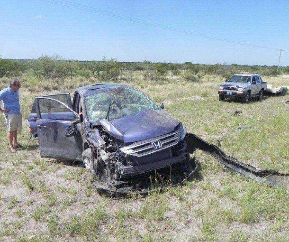Una familia de Mar del Plata volc� en la ruta 22