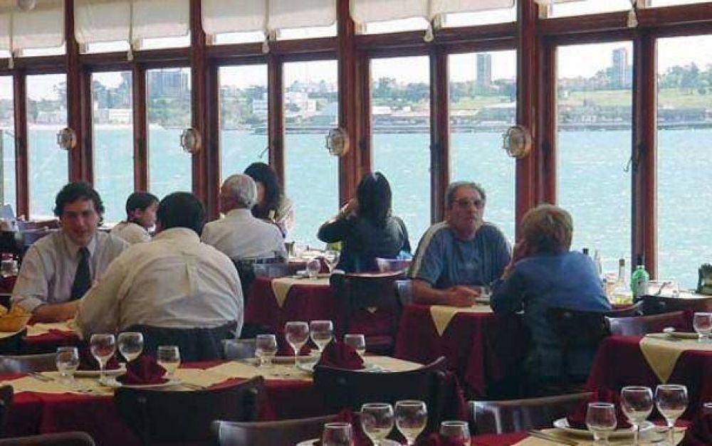 Comer en Mar del Plata cuesta de 40 a 120 pesos