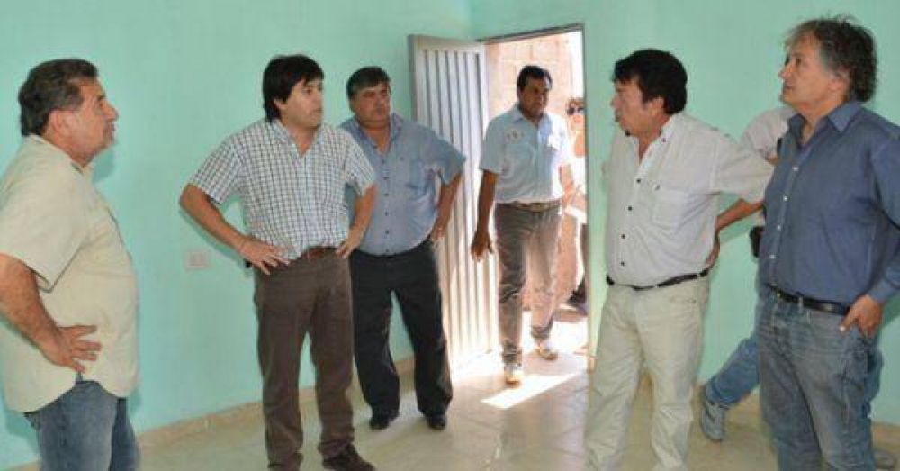 Beder Herrera inaugur� viviendas, camino y electrificaci�n rural en General San Mart�n 