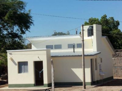 Dos familias recibieron sus flamantes viviendas sociales del Gobierno