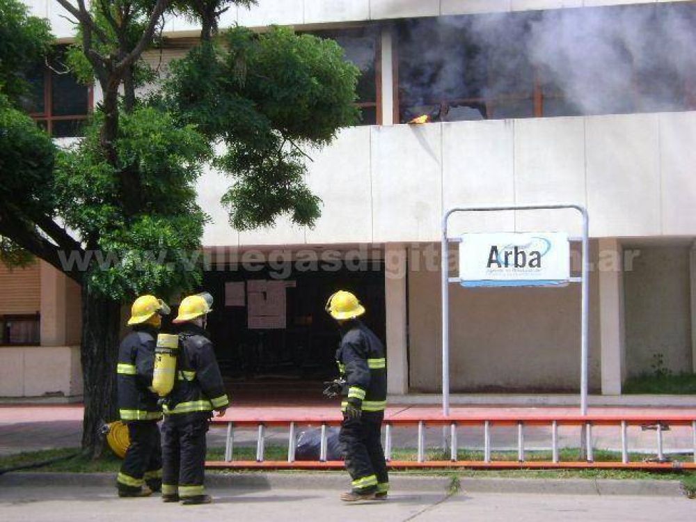 Voraz incendio destruy� oficinas de ARBA en Villegas