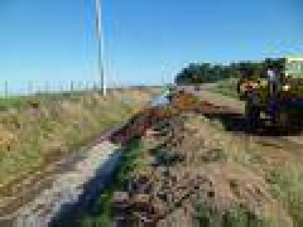 Pusieron custodia policial en el l�mite entre Pehuaj� y Henderson por obras clandestinas 