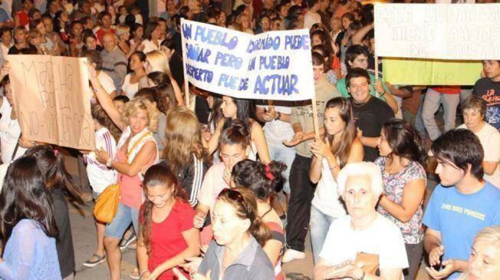 Tras los apu�alados, suspenden Carnaval en Arias