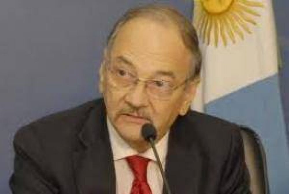 Bacileff Ivanoff volvi� a cargar contra los docentes y cosech� el "en�rgico repudio" de ATECH Y SITECH