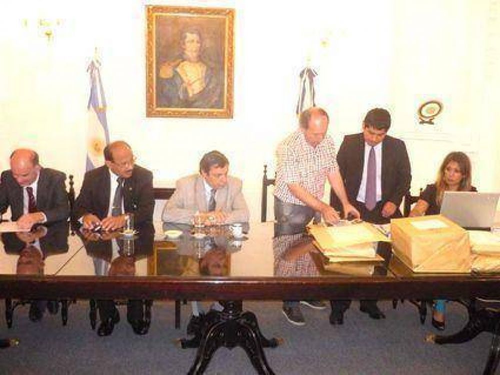 Construir�n tres edificios educativos  En el interior 