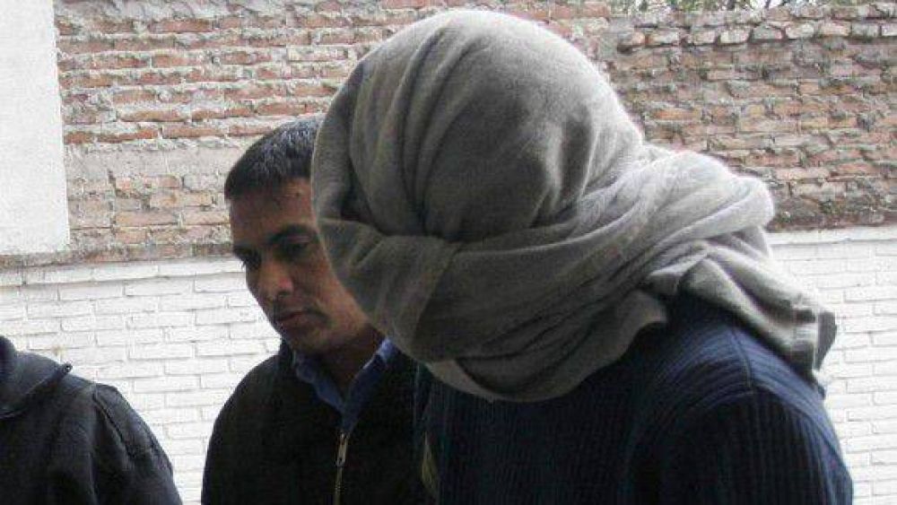 Entreg� a la polic�a a su hijo, que era buscado por un crimen 