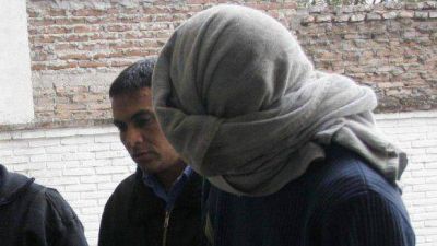 Entreg� a la polic�a a su hijo, que era buscado por un crimen 