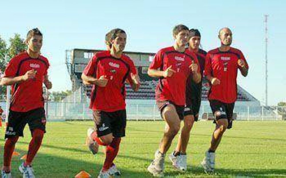 El plantel de Douglas Haig viajar� esta tarde a Tandil