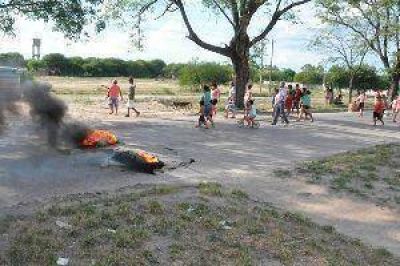La Provincia socorri� a vecinos bande�os sin agua, ante el quedo de las autoridades de esa ciudad