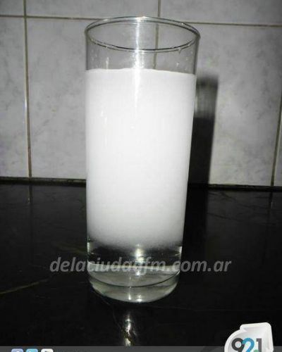 En el Barrio Murgu�a reclamaron por el color del agua	