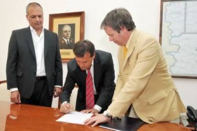Buzzi traspas� el mando a Mac Karthy 