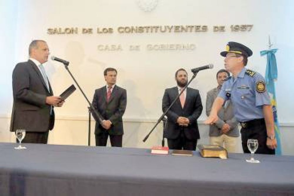 Buttazzi jur� ante el gobernador como nuevo jefe de la Polic�a del Chubut 