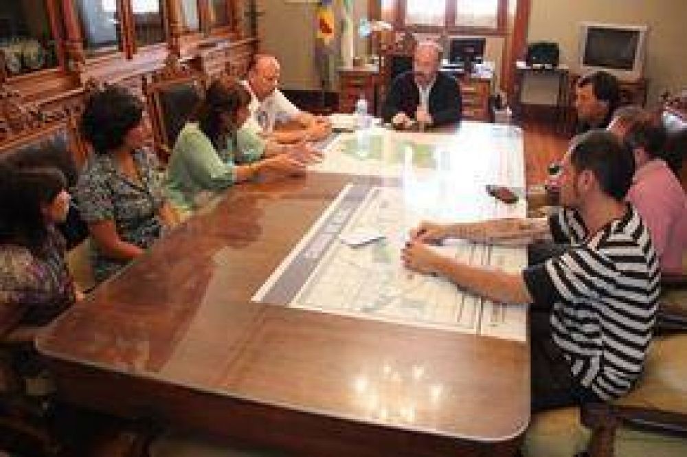 El Intendente se reuni� con la comunidad educativa del Instituto N� 2