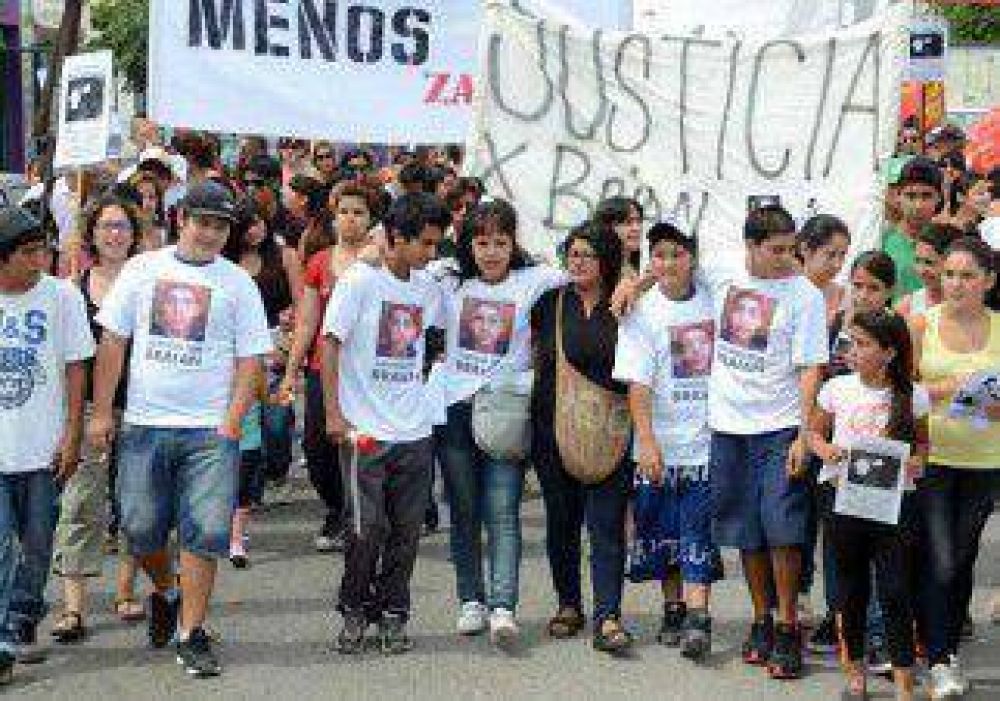Familiares y amigos de Brian Hern�ndez se movilizaron pidiendo justicia  