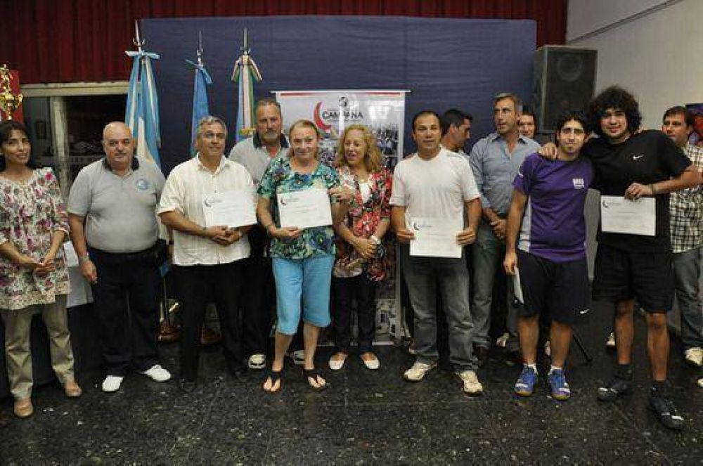 La Intendente Giroldi entreg� los Diplomas a quienes cumplimentaron el Curso de �rbitros de Voley 2012
