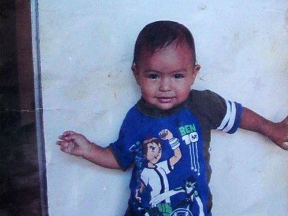 Los vecinos del beb� muerto a golpes ya le hab�an advertido a la Polic�a 