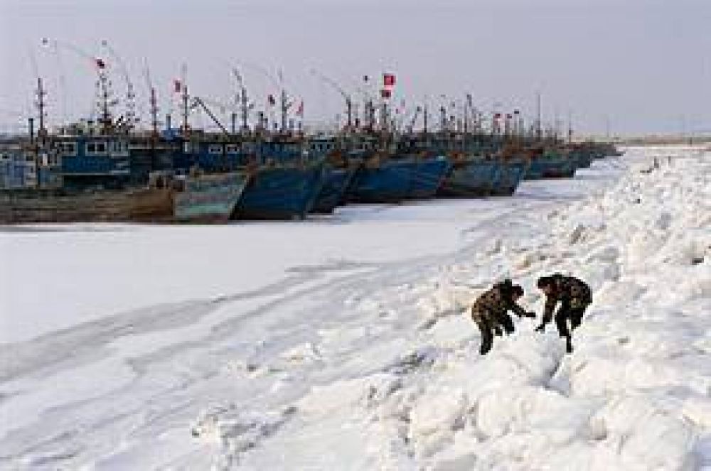 China: m�s de mil barcos atrapados por gruesa capa de hielo