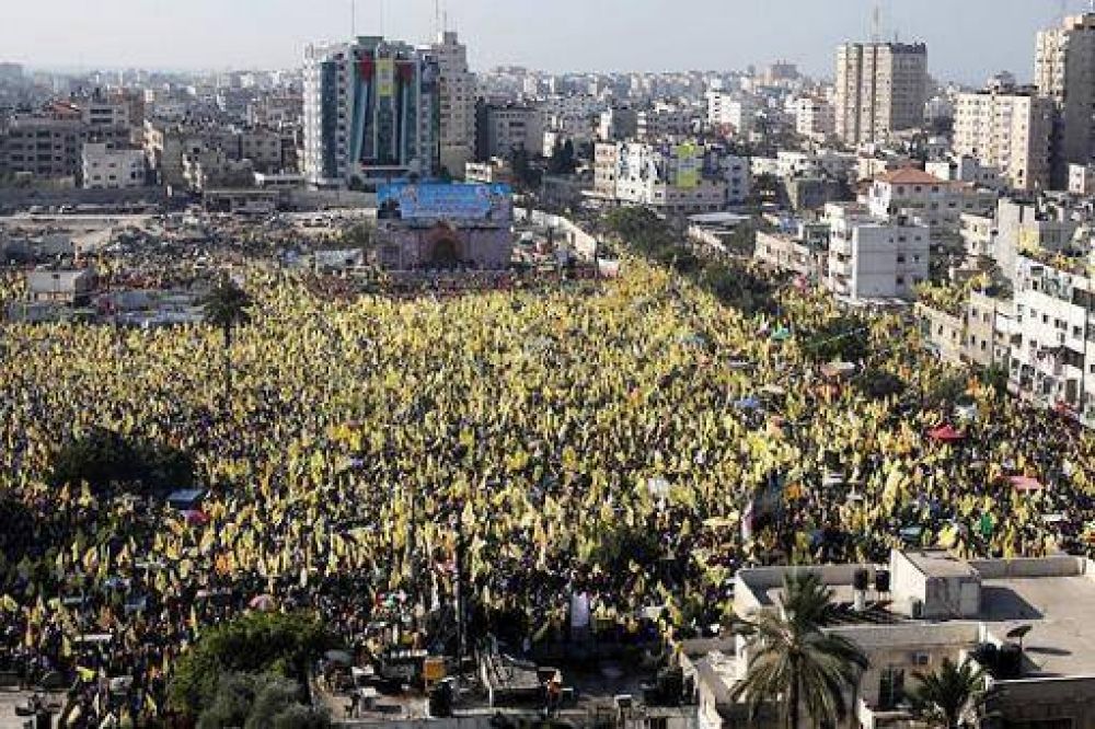 Multitudinarios festejos en la Franja de Gaza para celebrar los 48 a�os de la creaci�n de Al Fatah