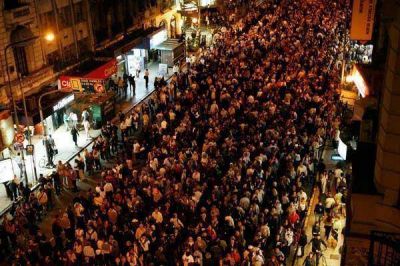 Multitudinaria despedida a Alfons�n