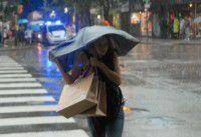 Las lluvias seguir�n todo el d�a en la Ciudad y el Conurbano