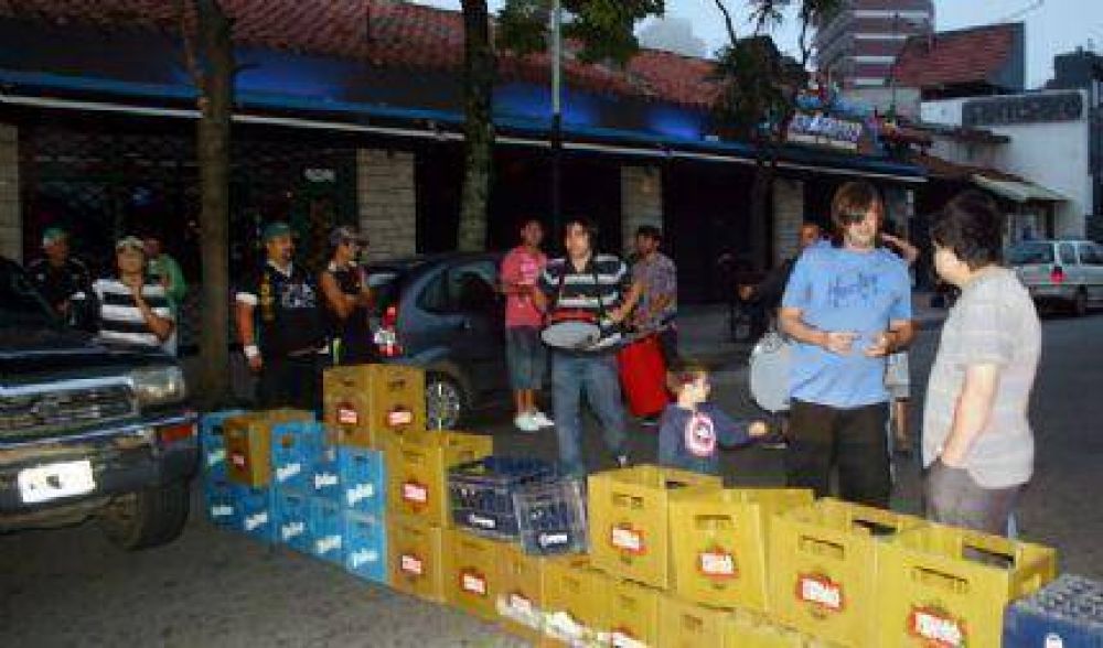 Empleados, clientes y due�os de �La Princesa� reclaman le regresen la Habilitaci�n que le quitara la Municipalidad
