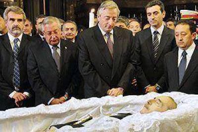 Kirchner se mostr� emocionado en las exequias de Alfons�n 