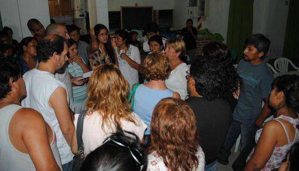 Feriantes del �Bolishopping� afectados por los saqueos crearon una cooperativa