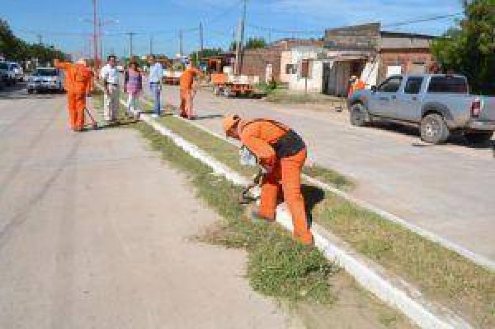 El municipio realiza trabajos de limpieza y mantenimiento integral en avenidas