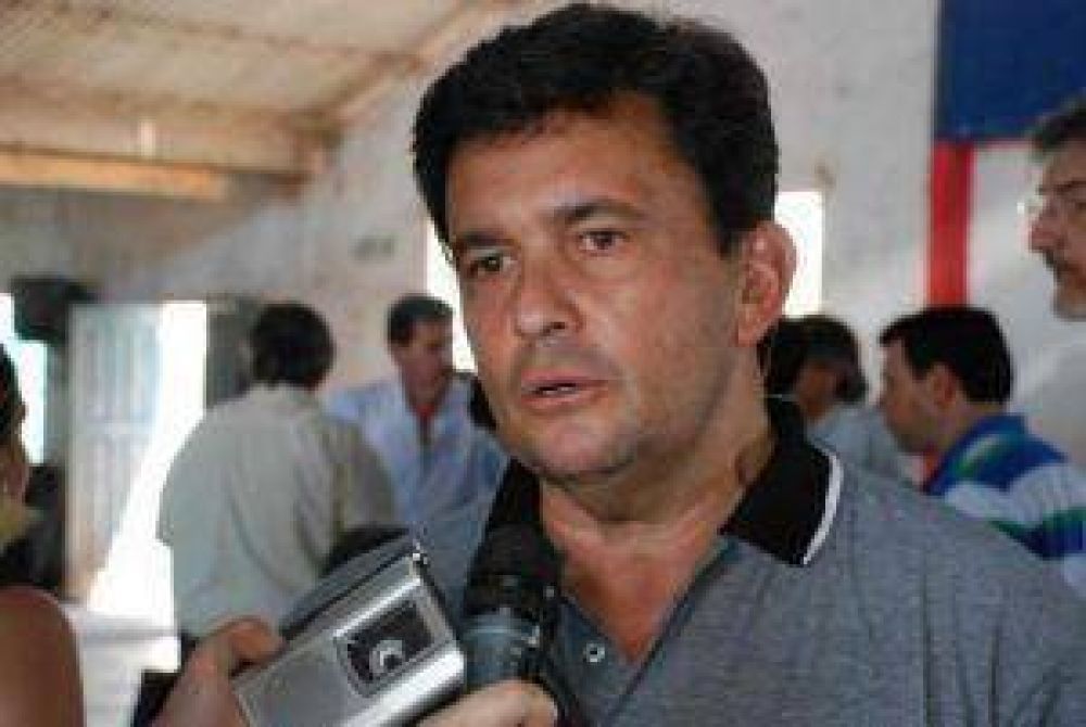 �El gobernador s�lo pretende asegurarse un cargo despu�s de 2015�, dice Zimmermann