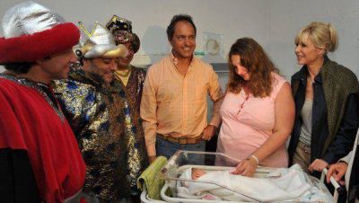 Scioli estuvo con la primera beba de 2013 concebida por Ley de Fertilizaci�n