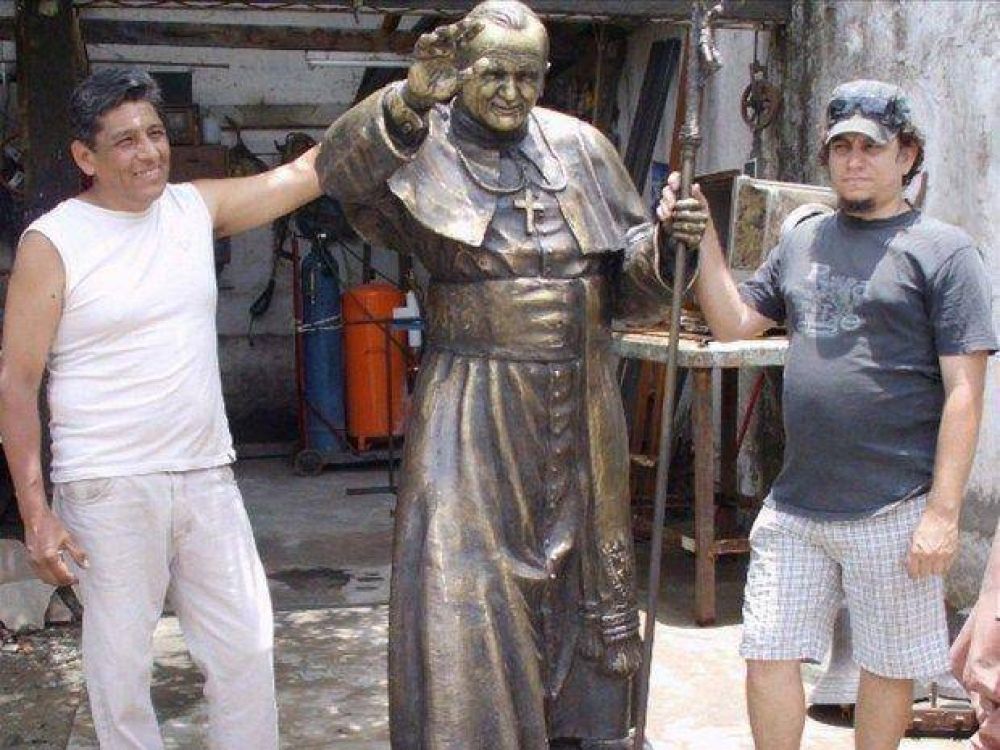 La nueva estatua de Juan Pablo II ser� bendecida esta noche