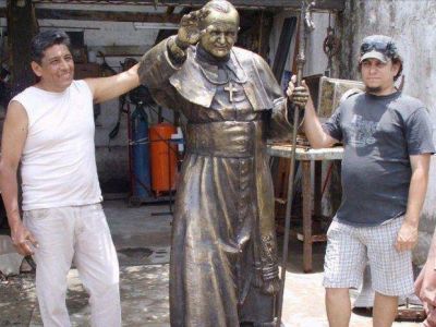 La nueva estatua de Juan Pablo II ser� bendecida esta noche