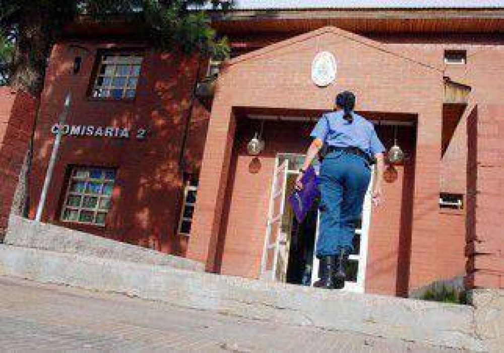 Apu�alaron a un joven a la salida de una bailanta y hay tres demorados  