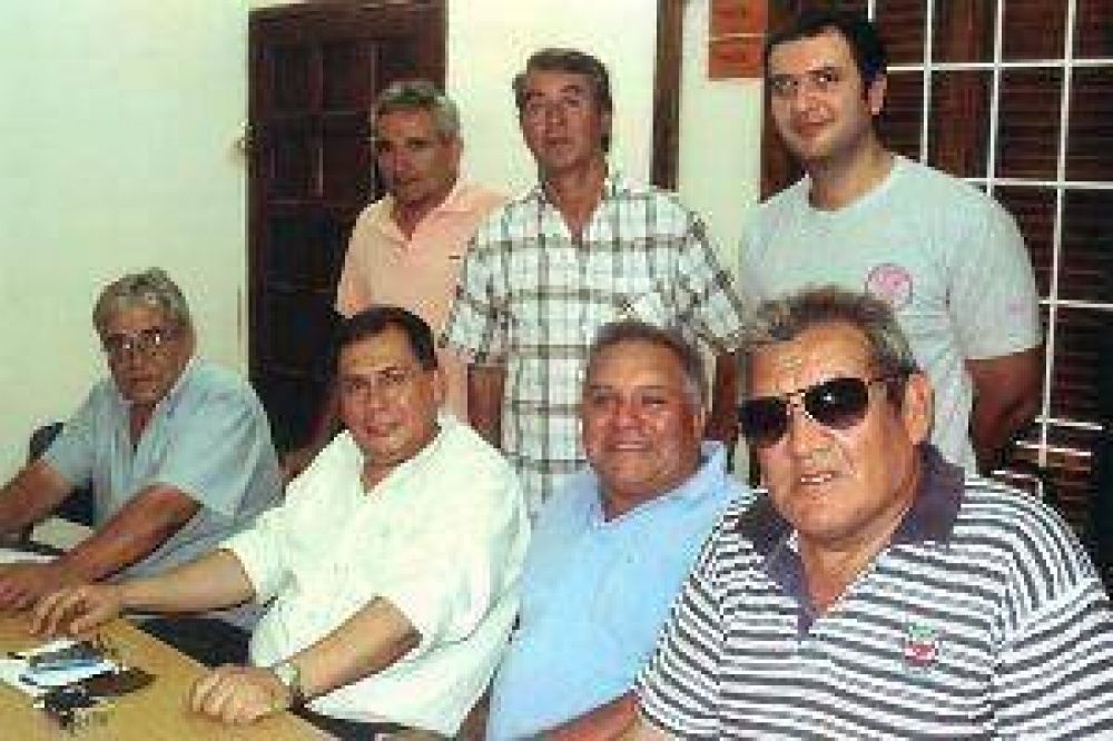 Dirigentes del Suoem presentan a su asesor