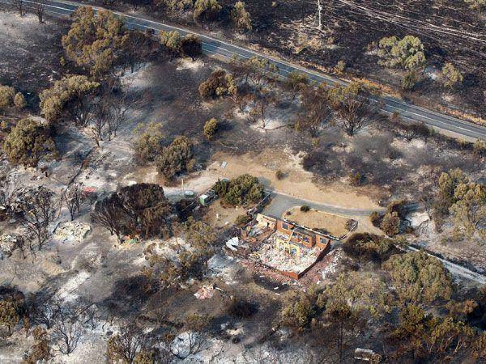Australia: evac�an 3000 personas por incendios