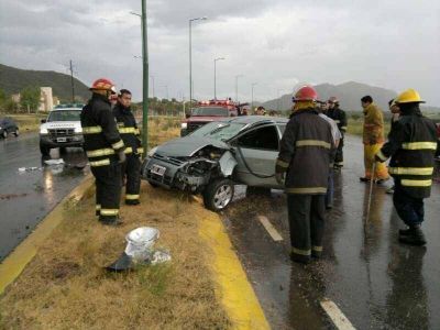 La lluvia ocasion� un accidente en San Luis  