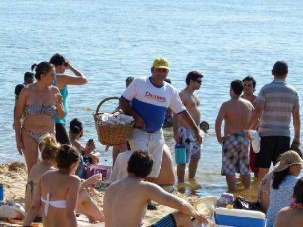 Venta de chip� en la playa, una opci�n laboral de temporada 