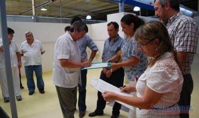 Mercado: carniceros vuelven a sus mejorados puestos 