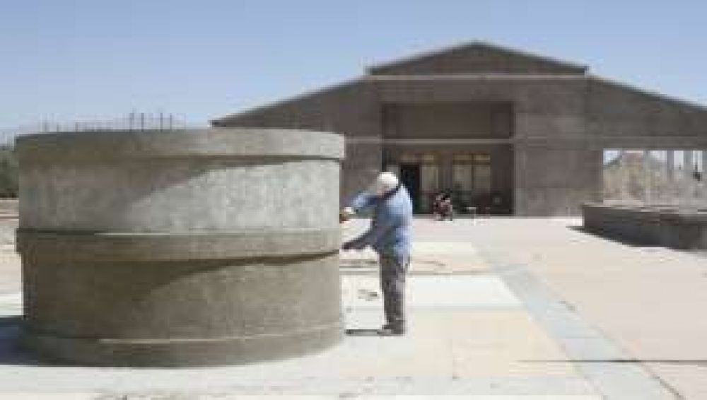 Una escultura gigante para una obra clave en Albard�n 