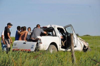 Vuelco en un camino rural: cinco heridos 