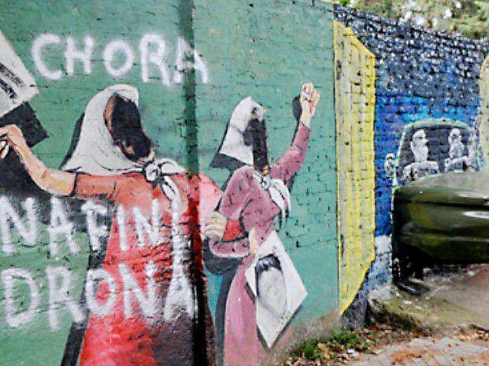 Manos an�nimas vandalizaron un mural de Madres en el ex Batall�n 121 