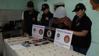 Secuestraron 100 ravioles de coca�na tras un operativo en el barrio Costanera  