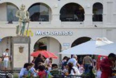 McDonald�s retir� el cartel sobre Plazoleta IV Siglos 