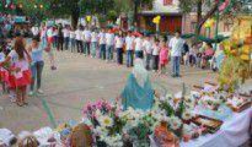 B� Los Ceibos: instituciones vecinales realizaron el tradicional �Encuentro de `Pesebres� en la plazoleta del barrio 