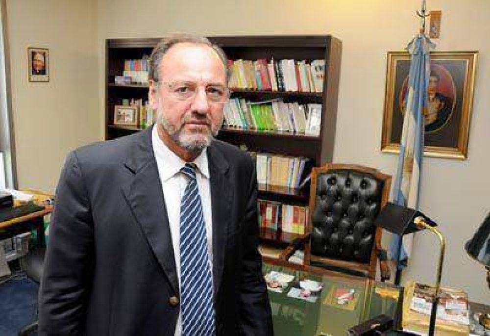 "Las leyes se presumen constitucionales, las cautelares deben ser excepcionales"