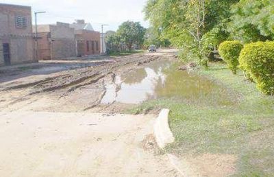 Queja de vecinos de San Mart�n por acumulaci�n de agua en una calle 