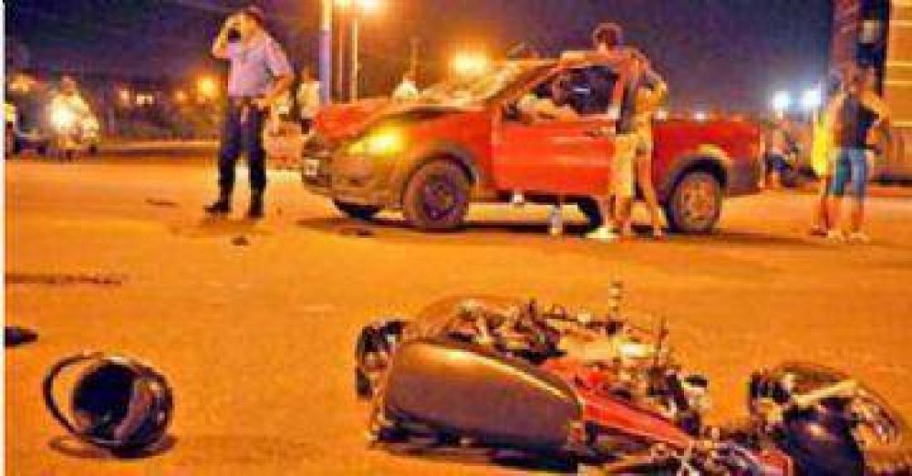 Espectacular choque deja a motociclistas graves 